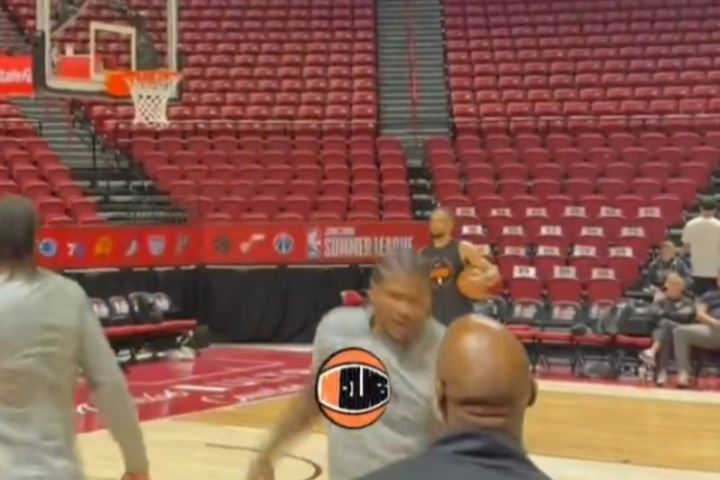 😘自信撤步三分提前回头？杰伦-格林已经和太阳队友合练上了