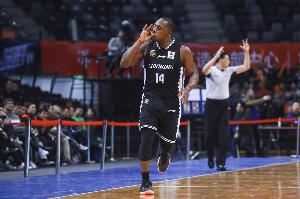 郭士强画出的绝杀战术曾在执教辽篮时奏效 哈德森多次命中三分！