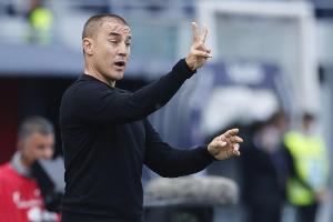 粤媒：卡纳瓦罗执教未能展现出独当一面的能力，优势是情商一流