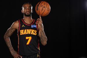 新援效果不错！沃克替补8中5&三分6中3拿到13分 另有3助1板1断