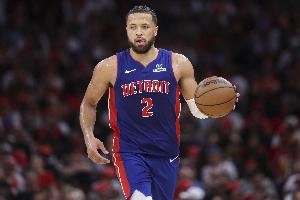 打得不错！康宁汉姆半场10投5中得到11分2板5助3断1帽0失误