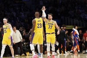 小里弗斯:杜库都能打无球但詹姆斯打不了 因此他无法和东里共存