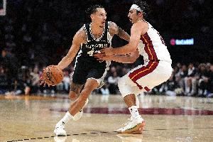 外线有谱！林迪-沃特斯13分钟三分2中2拿到6分