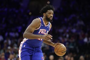 帕金斯:看球的人都懂恩比德现在根本动不了 弹跳没了膝盖也废了